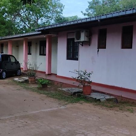 Isuruma Rest Kataragama Exterior photo