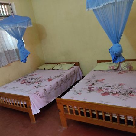Isuruma Rest Kataragama Room photo