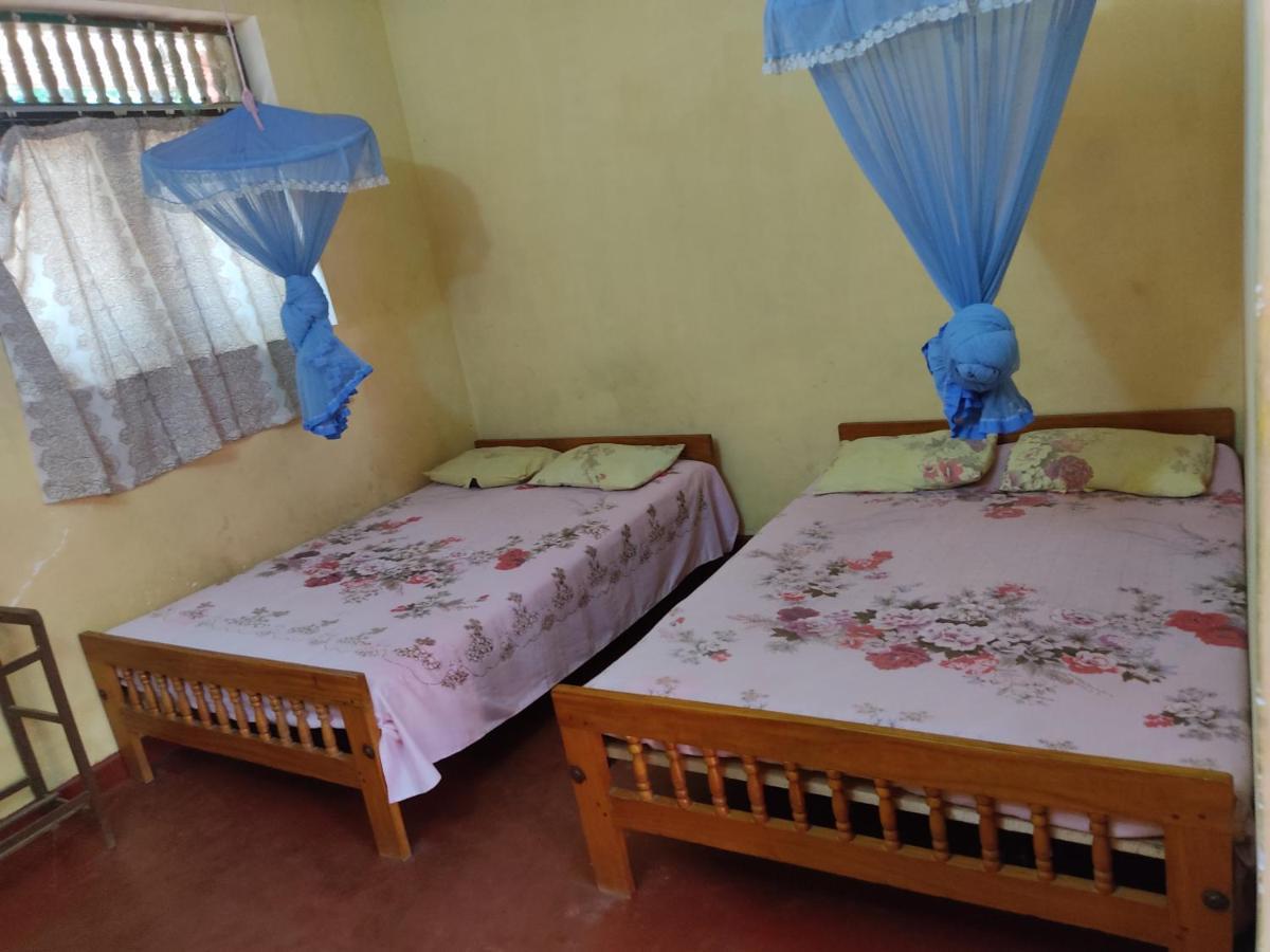 Isuruma Rest Kataragama Room photo