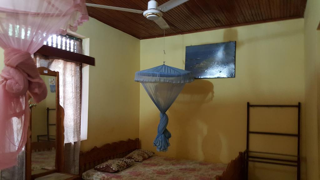 Isuruma Rest Kataragama Room photo